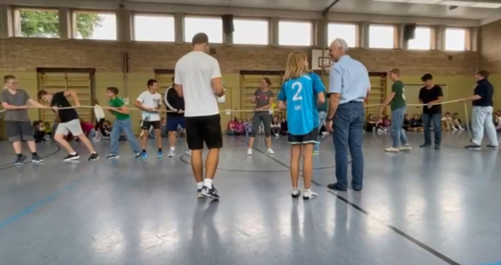 Tauziehwettbewerb statt Fußballturnier