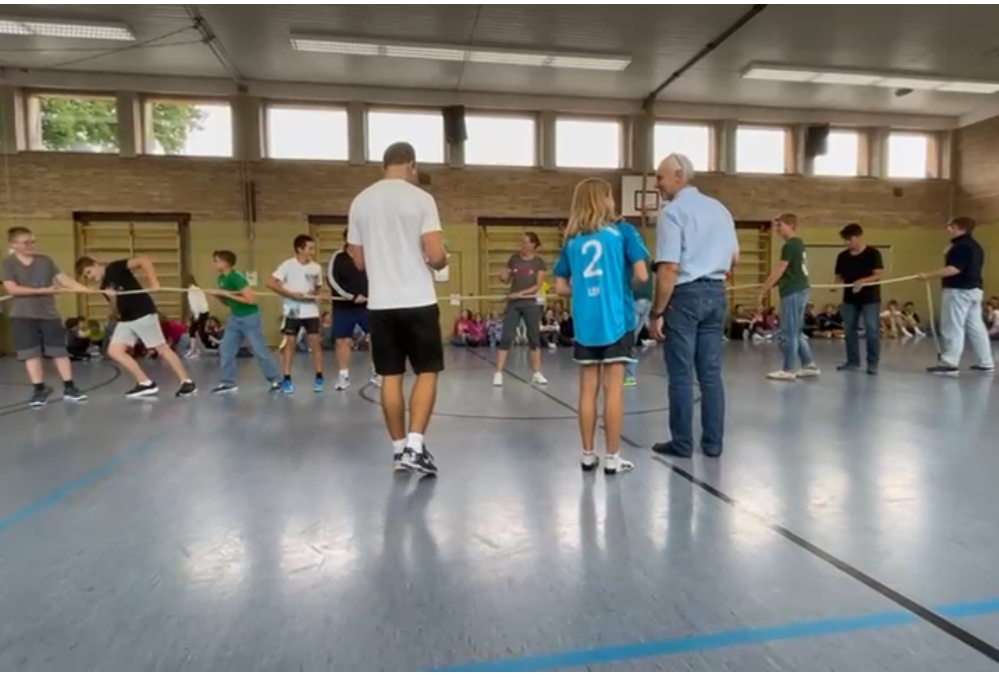 Tauziehwettbewerb statt Fußballturnier